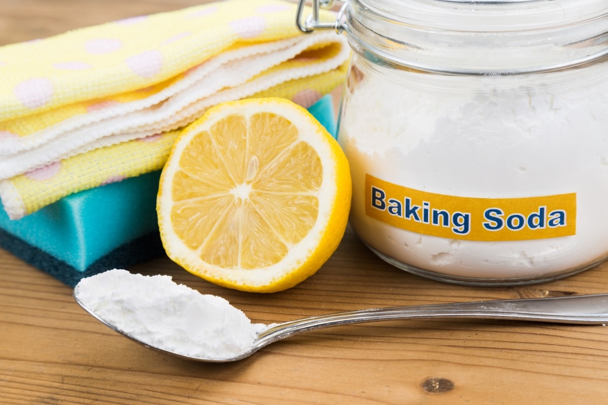 Baking soda, the secret of soft clothes and shiny dishes